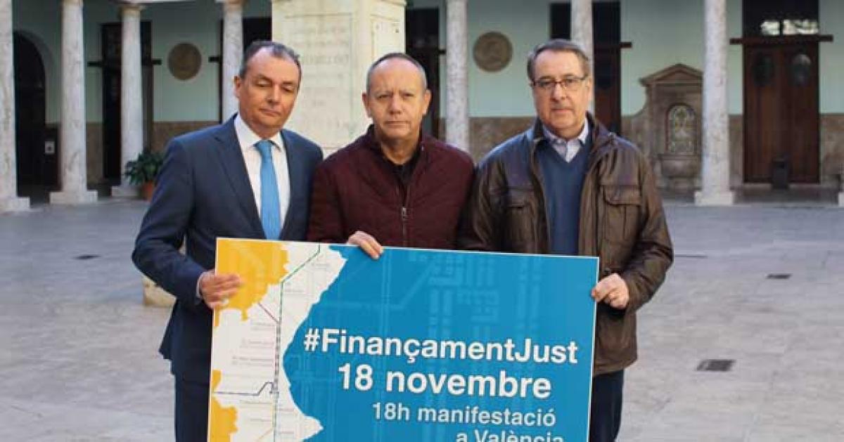 Salvador Navarro, Ismael Sez y Arturo Len en el patio de La Nau