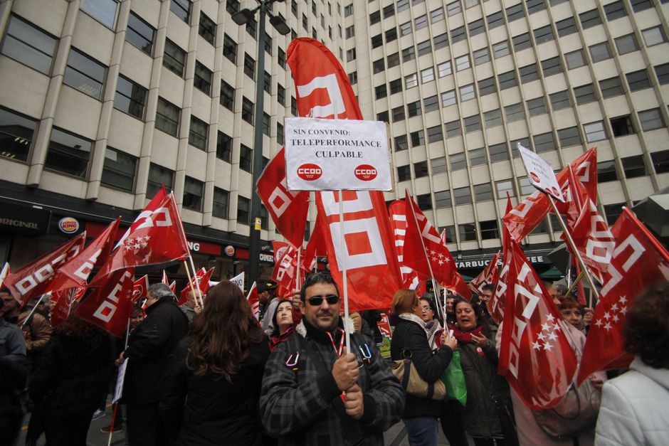 Concentracin trabajadores de Contac Center hoy frente al Servicio de Mediacin y Arbitraje, SMAC.