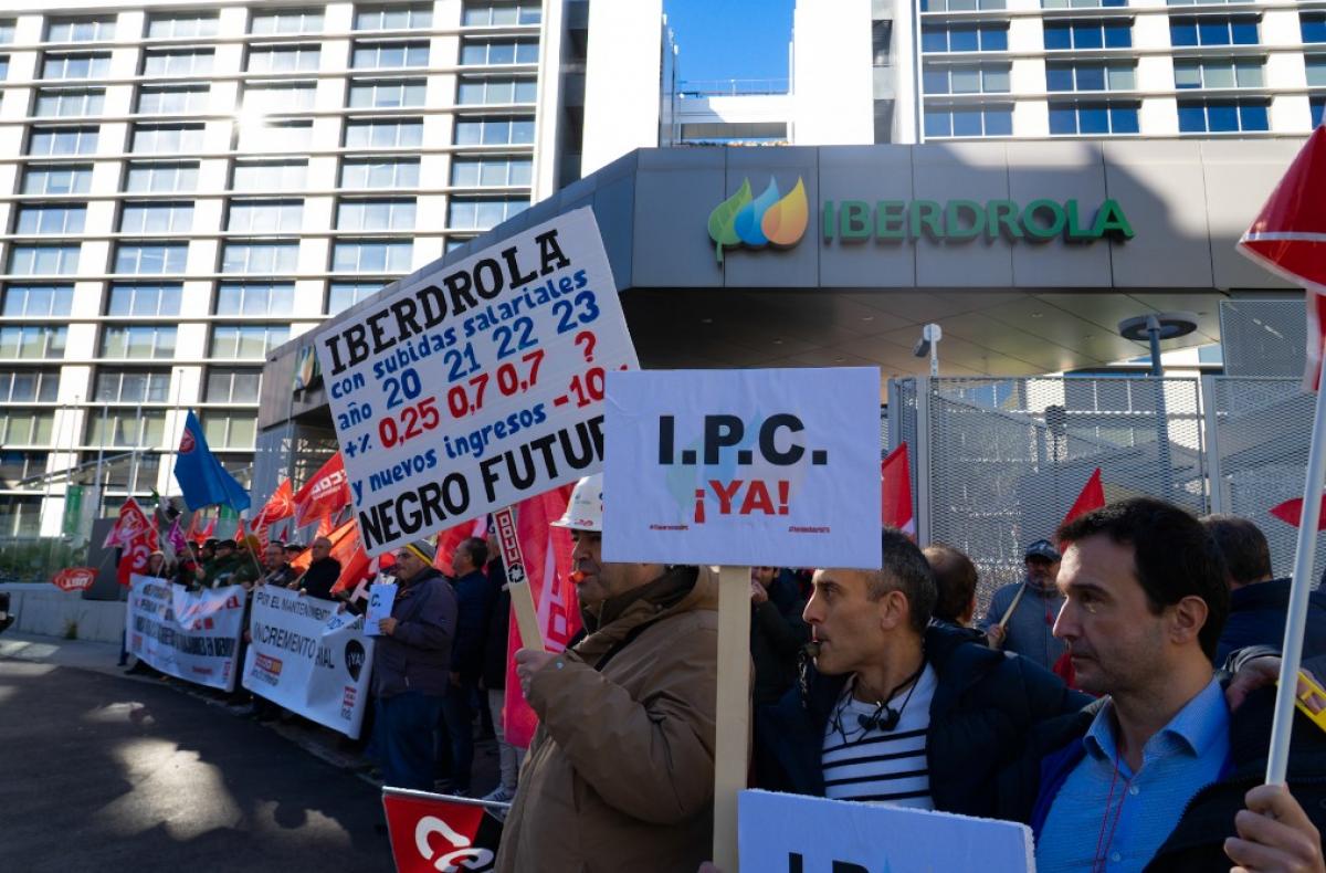 Concentracin ante la sede de Iberdrola