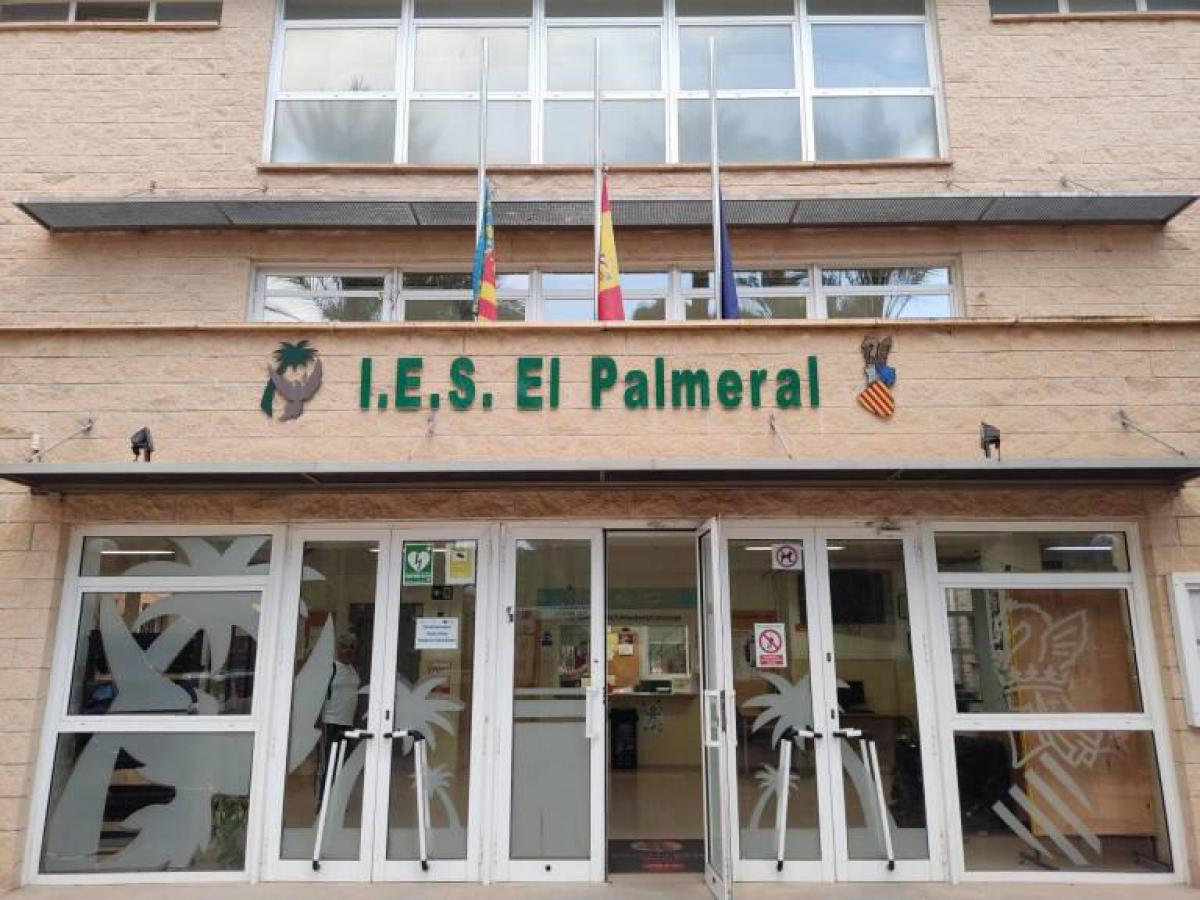 Fachad del IES El Palmeral. Imagen publicada en Alicante Plaza