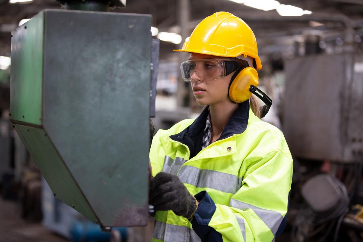 El nmero de asalariadas en la industria baj casi un 6% en un ao