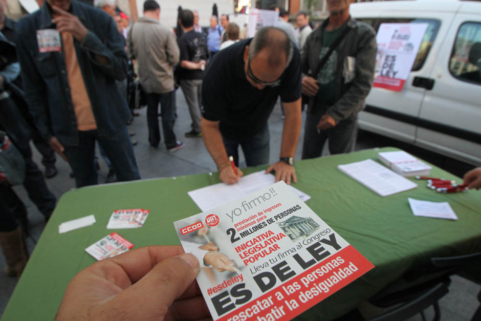 Inico recogida de firmas ILP Renta Mnima #EsDeLey