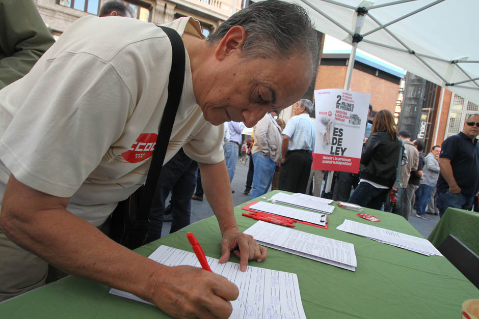 Inico recogida de firmas ILP Renta Mnima #EsDeLey