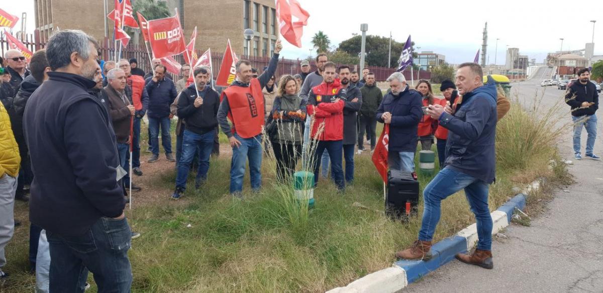 Concentraci en suport al delegat sindical.