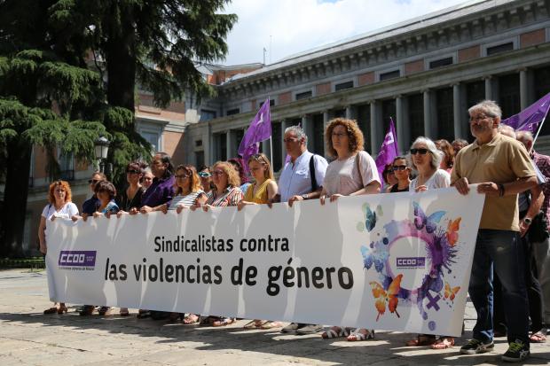 Concentracin contra el terrorismo machista frente al Museo del Prado