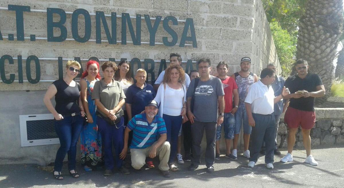 Toms Daz junto a los delegados y delegadas de CCOO en Bonnysa
