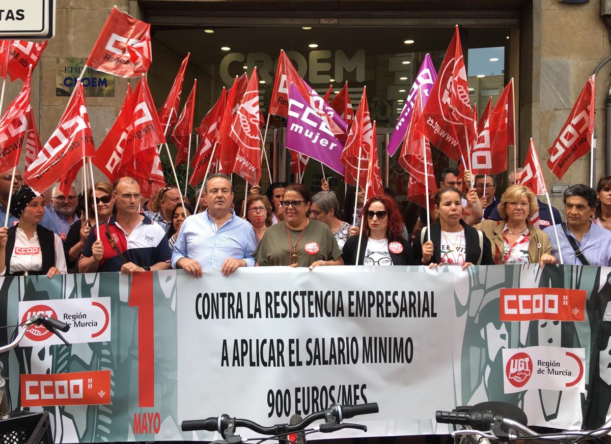 Concentracin por el SMI de 900 frente a la CROEM en Murcia el 21/05/2019