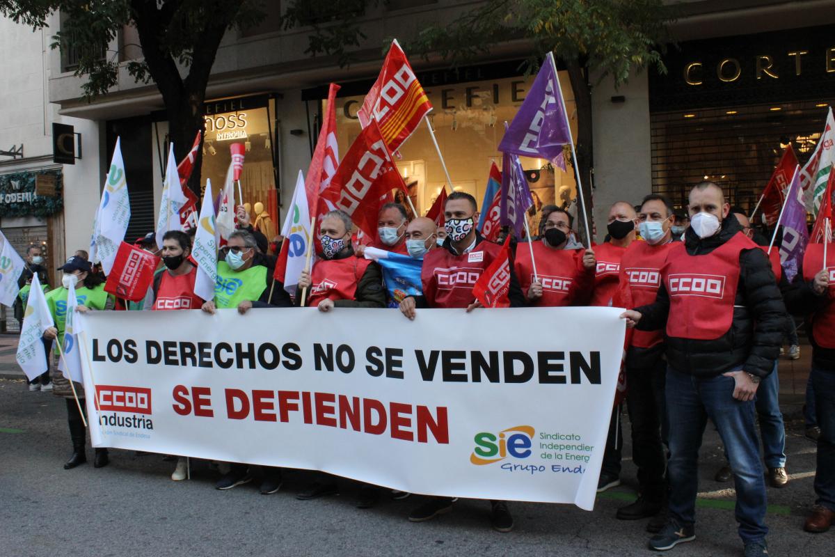 CCOO de Endesa se concentra frente a la Audiencia Nacional en el juicio por la impugnacin de su V Convenio Marco