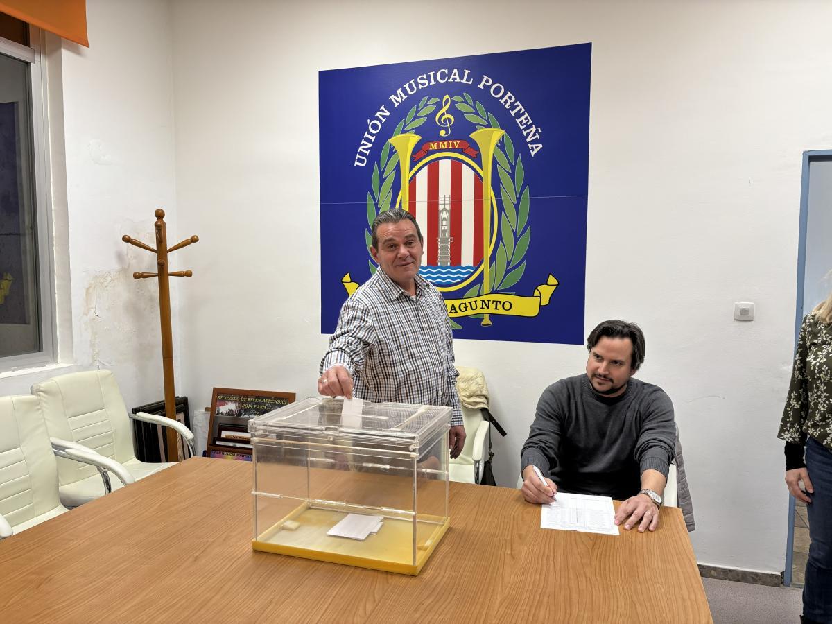 Moment en el qual diposita el vot el candidat electe.