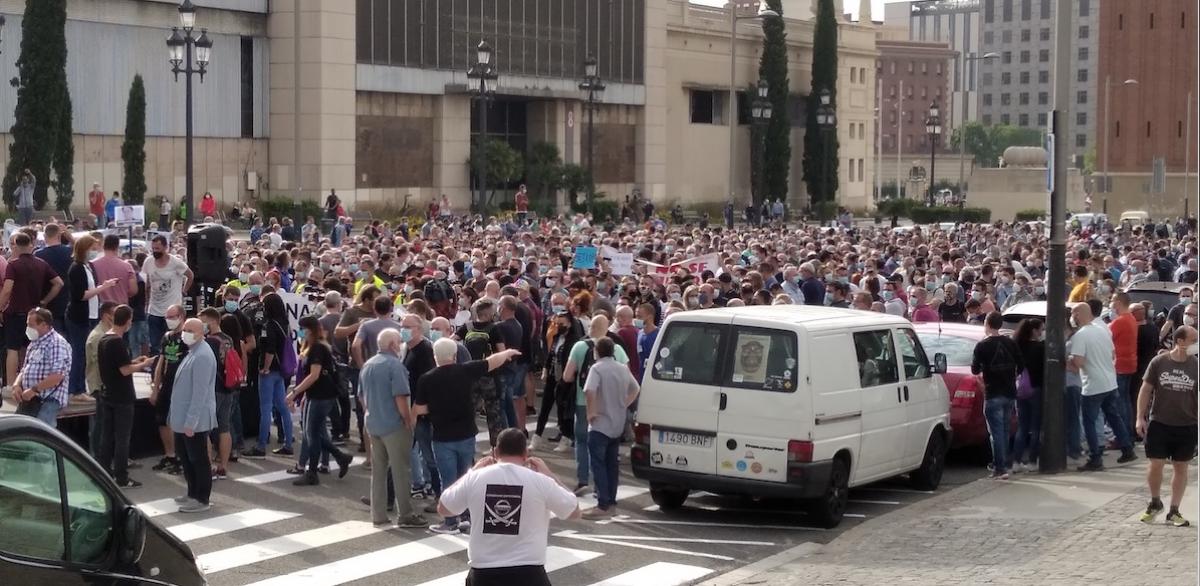 Las calles de Barcelona se volvieron a llenar de personas que trabajan en Nissan y en la industria auxiliar
