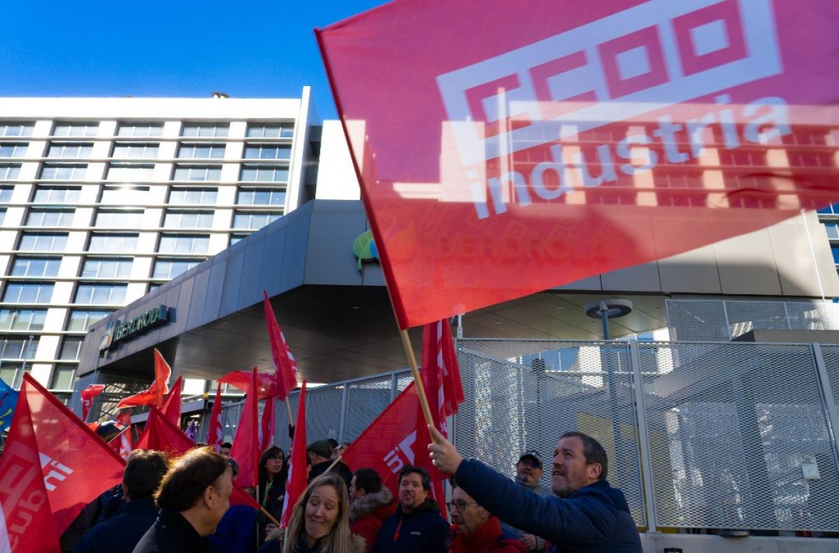 Concentracin ante la sede de Iberdrola
