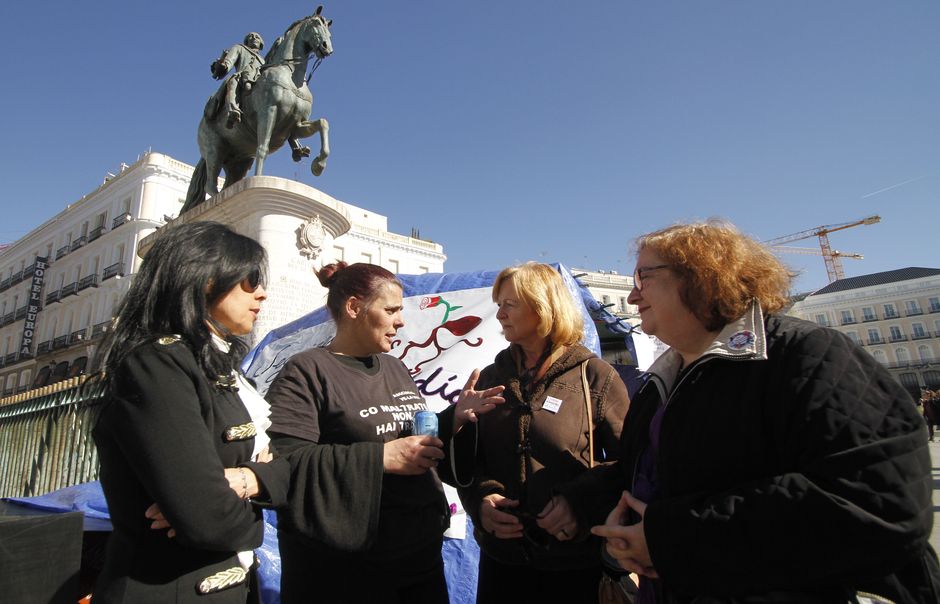 Apoyo a las mujeres en huelga de hambre acampadas en Sol
