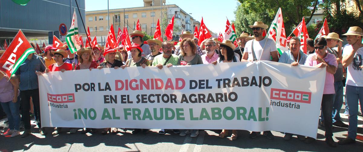 Nuria Lpez en la cabecera de la manifestacin del campo