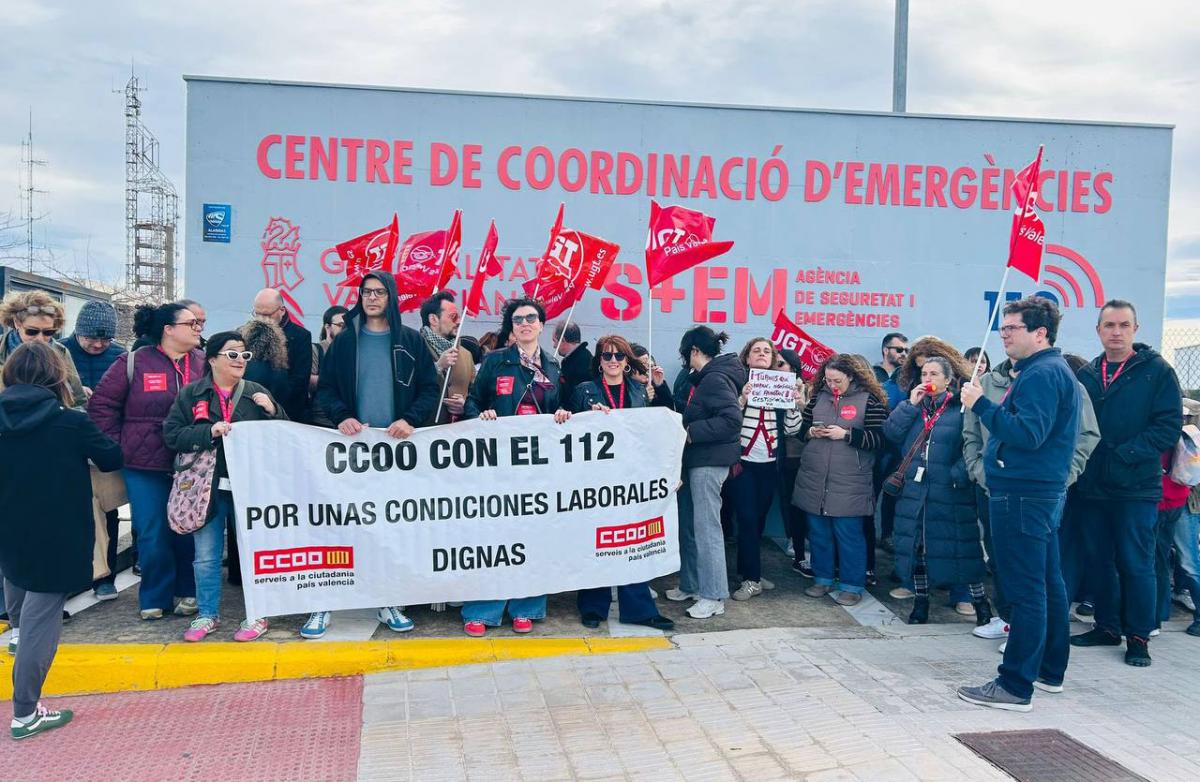 Concentración ante el Centro de Coordinación de Emergencia de la Eliana