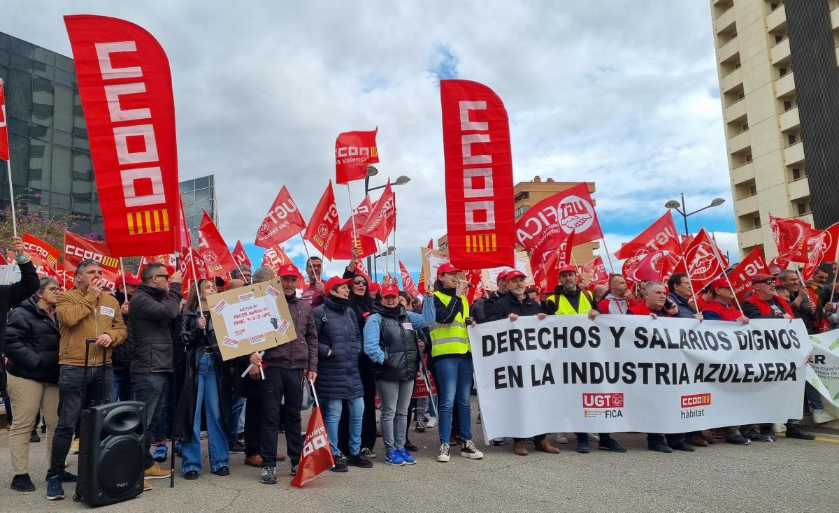 Mobilitzaci davant la fira Cevisama, el febrer passat.