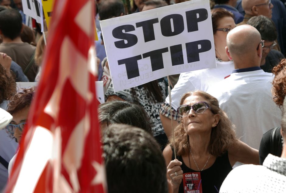 CCOO y UGT exigen la paralizacin inmediata de los tratados de libre comercio
