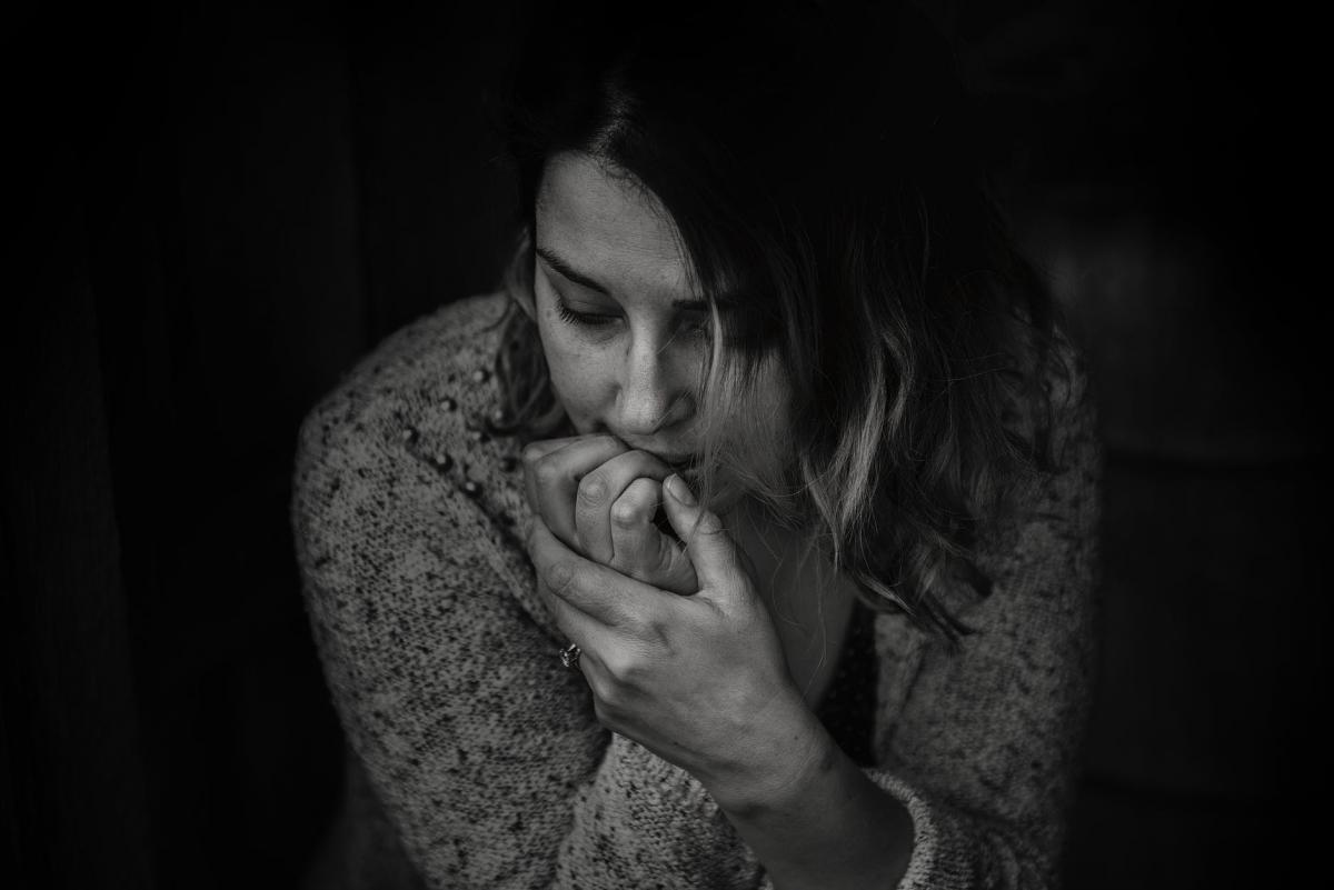 Mujer preocupada